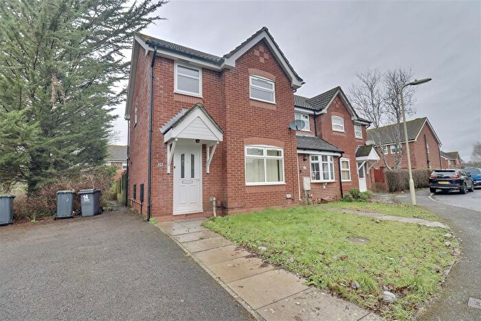 3 Bedroom End Terrace House For Sale In Douglas Gardens, Havant, PO9