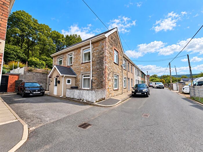3 Bedroom Property For Sale In Woodland Terrace, Aberdare, CF44