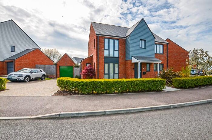 4 Bedroom Detached House For Sale In Twin Oaks Drive, Polegate, East Sussex, BN26