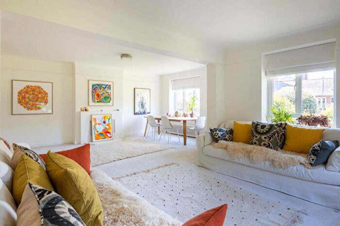 2 Bedroom Flat For Sale In Furze Hill, Hove, BN3