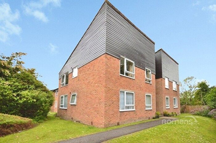2 Bedroom Flat To Rent In Rectory Close, Bracknell, RG12