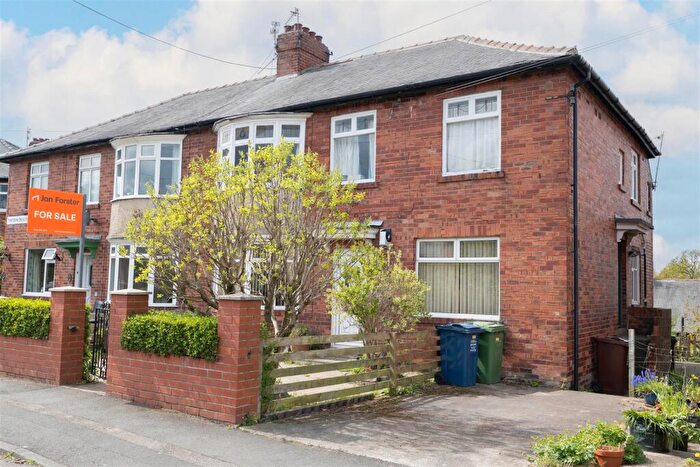 2 Bedroom Flat For Sale In Tintern Crescent, Newcastle Upon Tyne, NE6