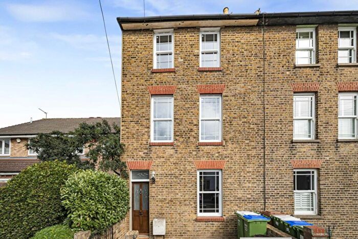4 Bedroom End Of Terrace House For Sale In Albert Road, Bexley, DA5