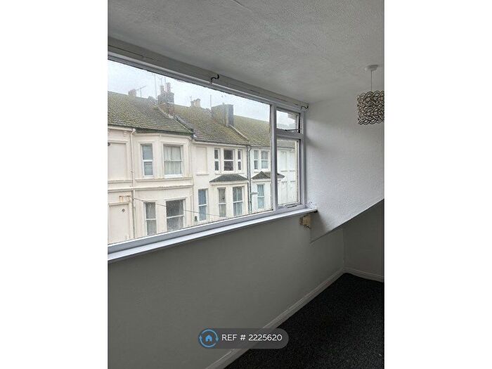 1 Bedroom Flat To Rent In Western Place, Worthing, BN11