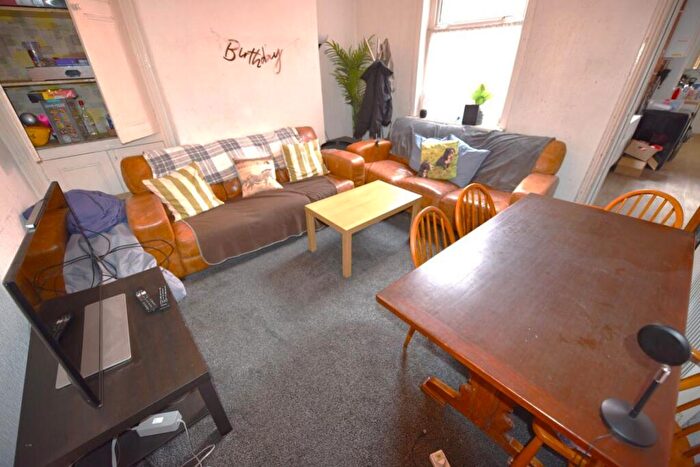 5 Bedroom House To Rent In Brudenell Mount, LS6