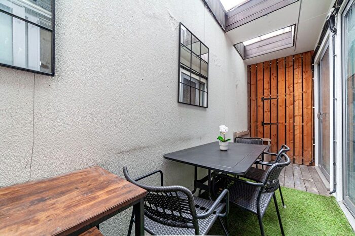 2 Bedroom Flat To Rent In Kentish Town, London, NW5