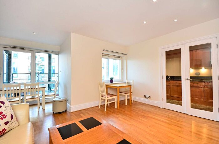 2 Bedroom Flat To Rent In Beckford Close, Kensington, London, W14