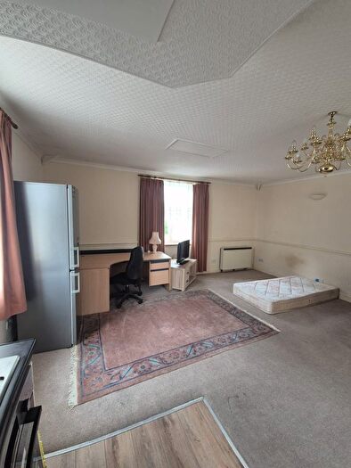 1 Bedroom Flat To Rent In Bangors Road South, Iver, SL0