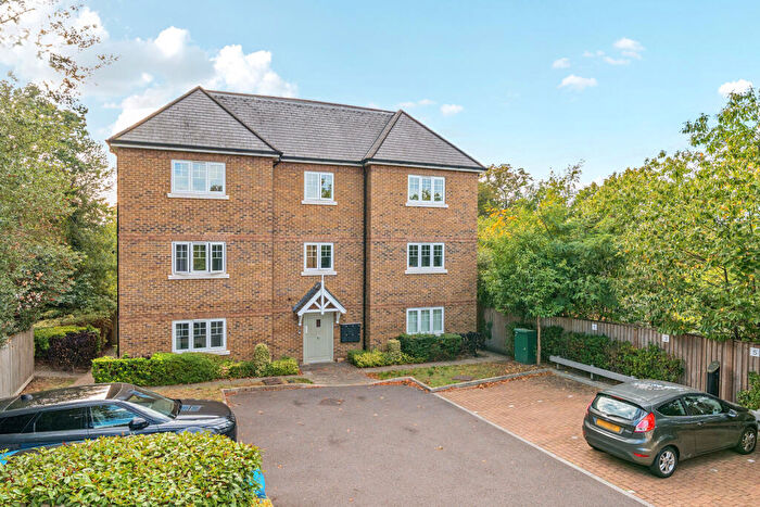 2 Bedroom Apartment For Sale In Howard Place, Weybridge, KT13