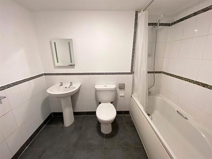 2 Bedroom Flat To Rent In Lower Woodside Farm, Westfield, Brookmans Park, AL9