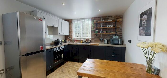 3 Bedroom Flat To Rent In Carlyle Road, Birmingham B16