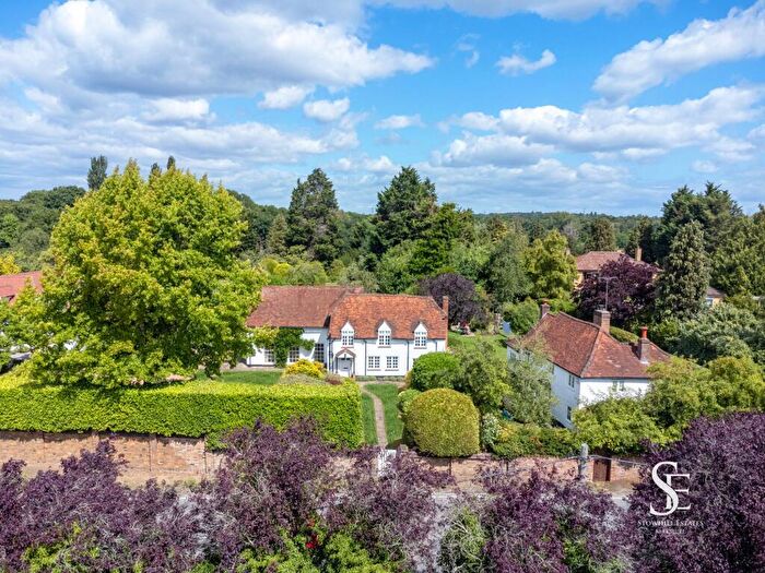 4 Bedroom Detached House For Sale In Bagshot Road, Chobham, GU24