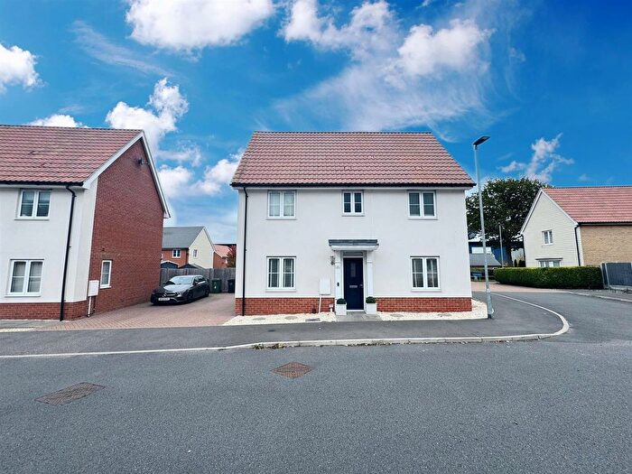 3 Bedroom Detached House For Sale In Braeburn Way, Basildon, SS14