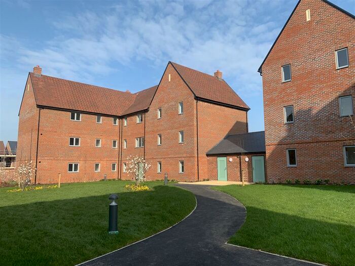 2 Bedroom Flat To Rent In Purssell Road, Aylesbury, HP22