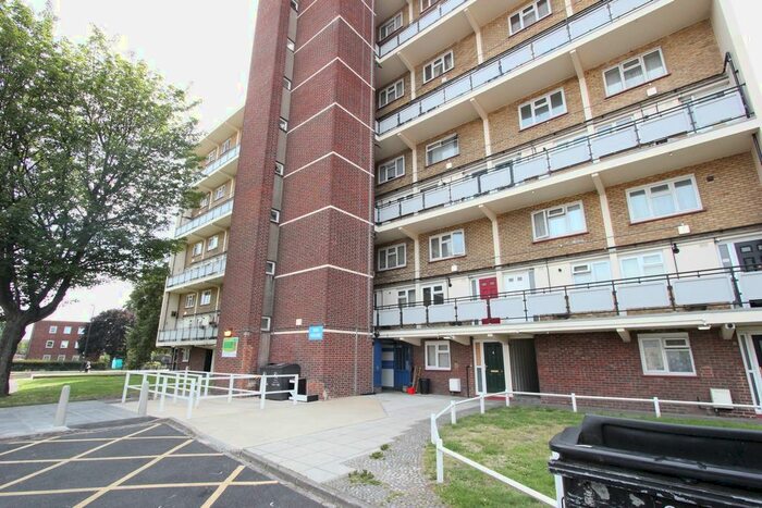 2 Bedroom Flat To Rent In Isis House, Snells Park, Edmonton, N18