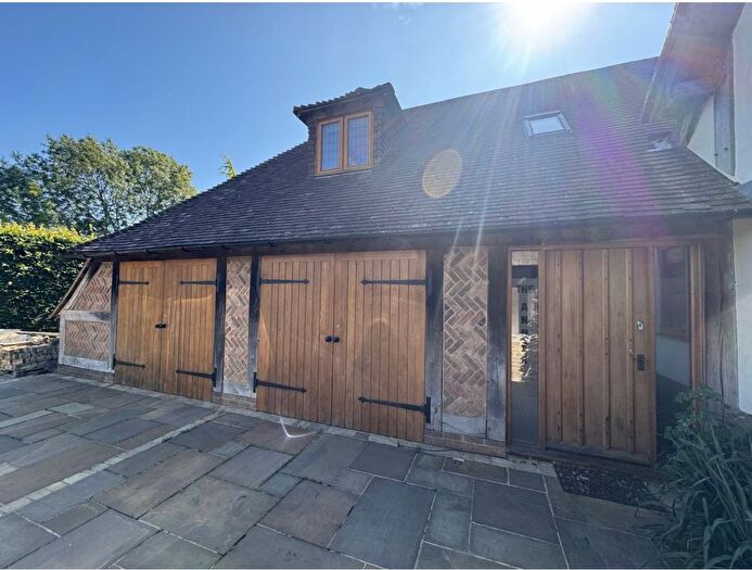 2 Bedroom Flat To Rent In Pilgrims Way West, Otford, Kent, TN14