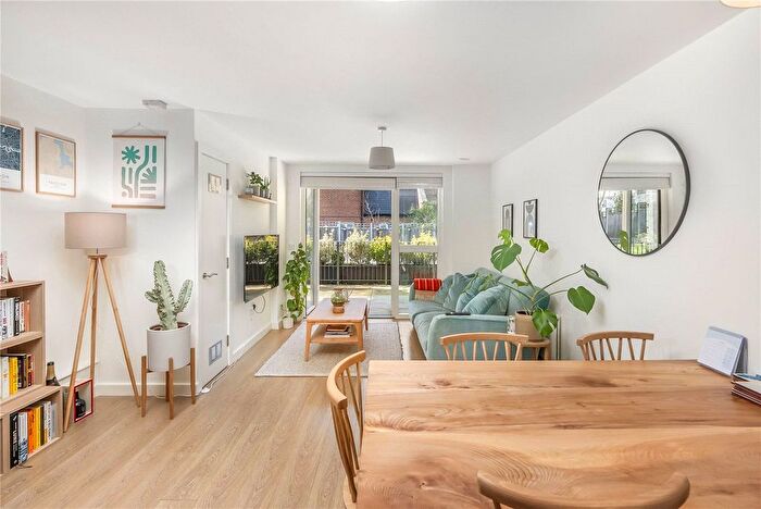 3 Bedroom Flat For Sale In Roehampton Lane, Putney, London, SW15