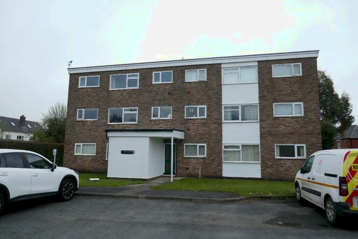 1 Bedroom Flat To Rent In Curlew Close, Whitchurch, CF14