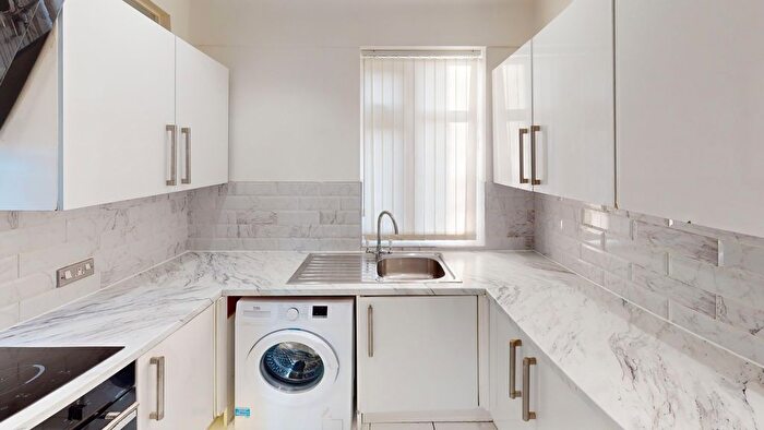 2 Bedroom Flat To Rent In Edge Grove, Liverpool, L7