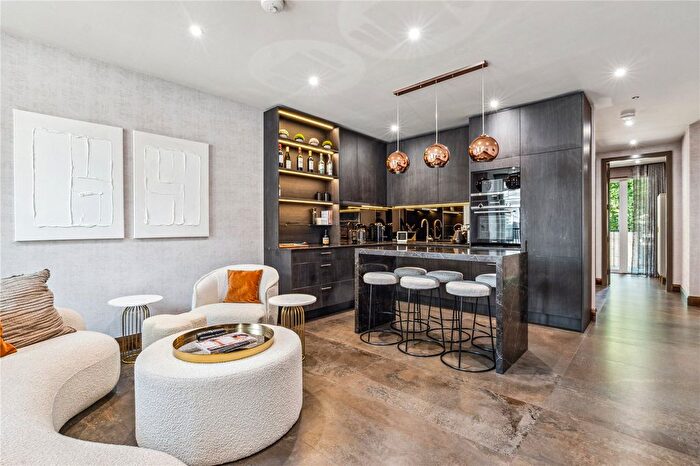 3 Bedroom Maisonette For Sale In Shirland Road, London, W9