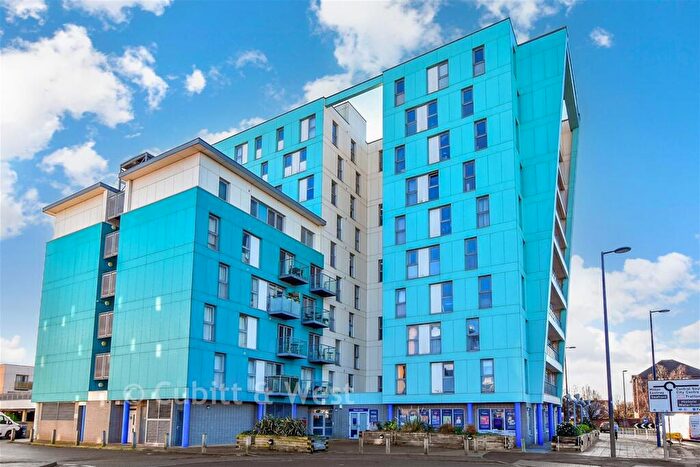 2 Bedroom Flat For Sale In Fratton Way, Southsea, Hampshire, PO4