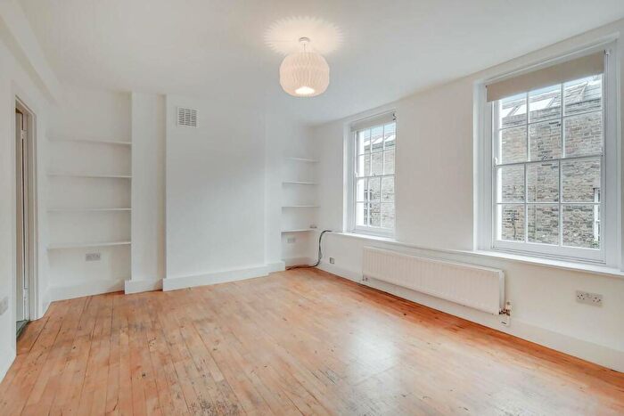 2 Bedroom Maisonette To Rent In Camden Passage, Angel, London, N1