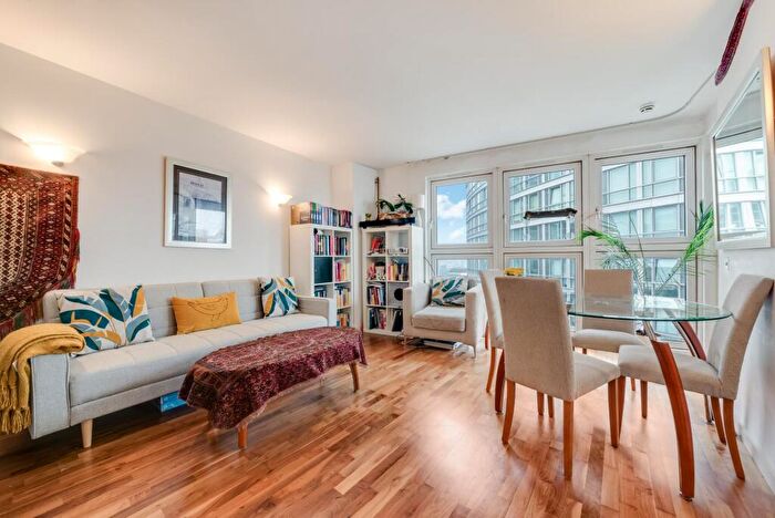 1 Bedroom Apartment To Rent In New Providence Wharf, Fairmont Avenue, London, E14