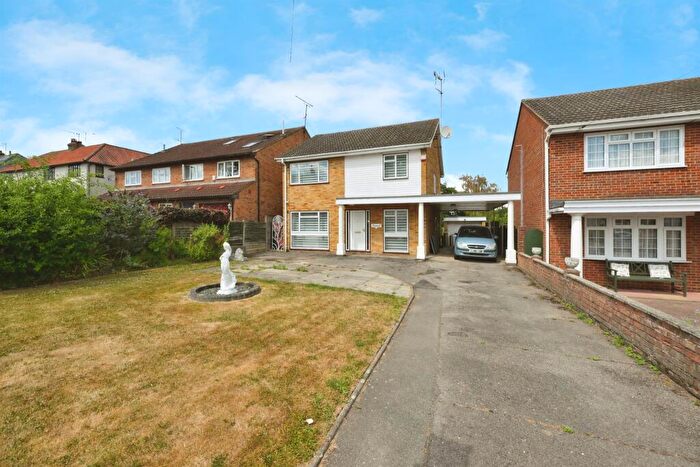 3 Bedroom Detached House For Sale In Tatsfield Avenue, Nazeing, Waltham Abbey, EN9