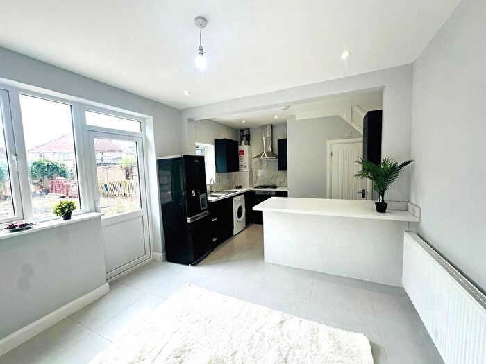 4 Bedroom End Of Terrace House To Rent In Raleigh Road, Feltham, TW13