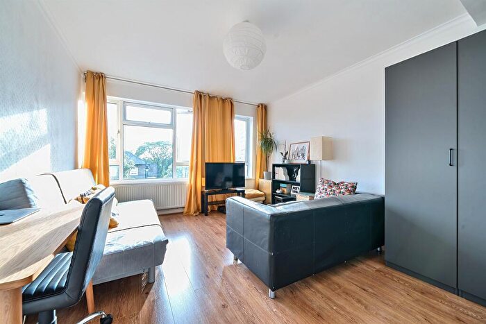 2 Bedroom Flat For Sale In London Road, Enfield, EN2