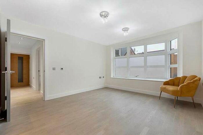 1 Bedroom Flat To Rent In Margravine Road, Hammersmith, W6