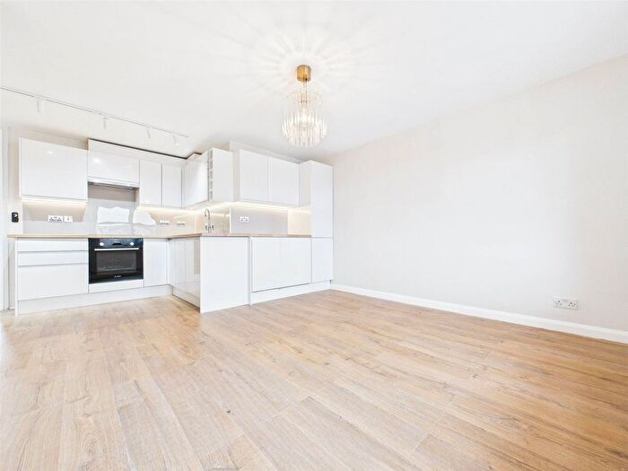 2 Bedroom Flat To Rent In Station Road, Hampton, TW12
