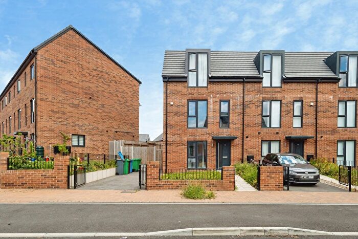3 Bedroom Town House For Sale In Harp Street, Openshaw, Manchester, Greater Manchester, M11