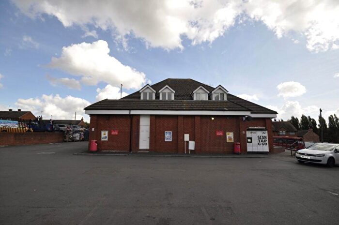 2 Bedroom Flat To Rent In Commonside, Pensnett, Brierley Hill, DY5