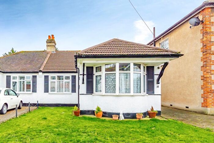 2 Bedroom Bungalow For Sale In Brookside Way, Croydon, CR0