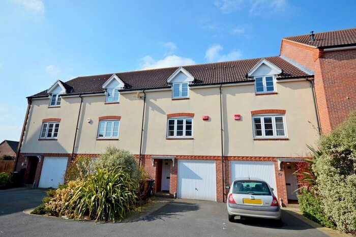 4 Bedroom Terraced House To Rent In Baxendale Road, Chichester, PO19