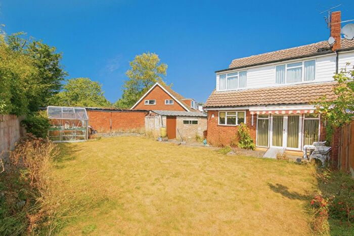 3 Bedroom End Of Terrace House For Sale In Anglesey Close, Ashford, TW15