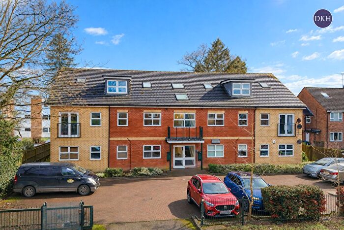 2 Bedroom Flat For Sale In Grandfield Avenue, Watford, Hertfordshire, WD17