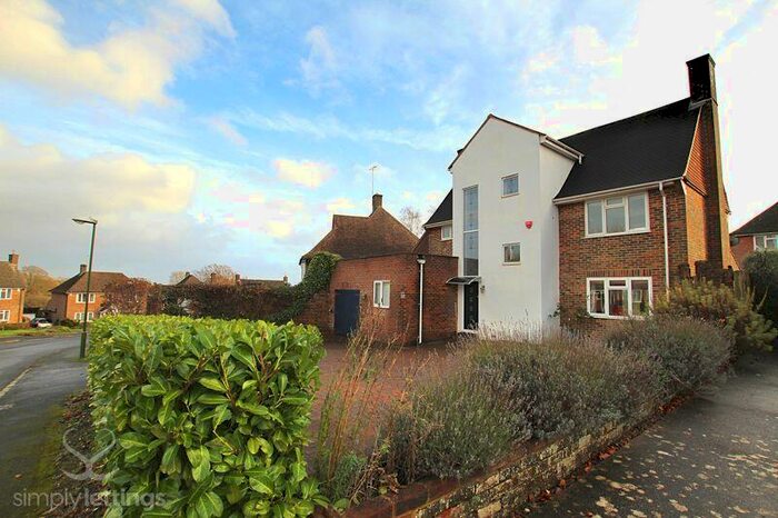 4 Bedroom House To Rent In Barrowfield, Haywards Heath, RH17