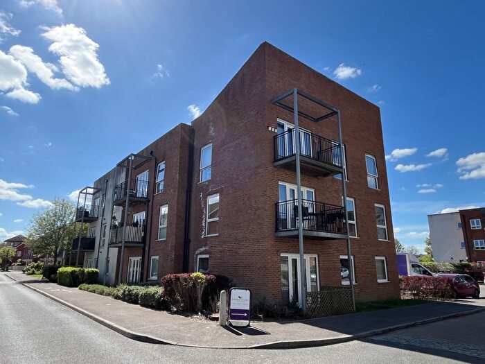 2 Bedroom Flat For Sale In The Moors, Redhill, Surrey, RH1