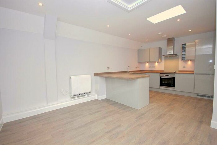 2 Bedroom Apartment To Rent In Sir Isaacs Walk, Colchester, CO1
