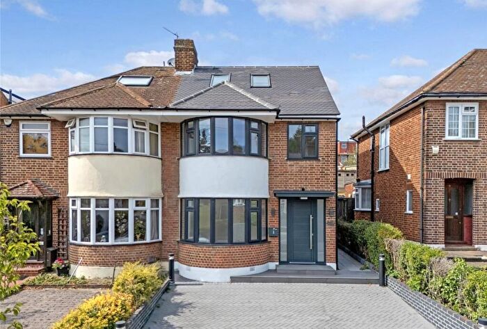 4 Bedroom Semi Detached House For Sale In Lincoln Avenue, Southgate, London, N14