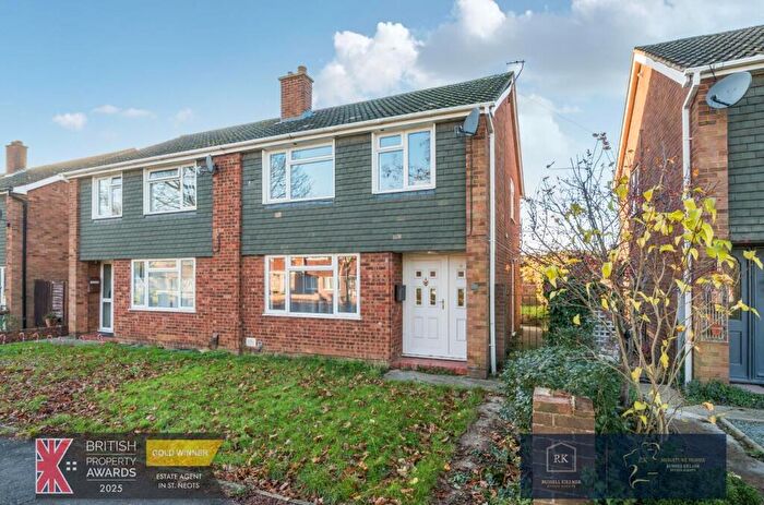 3 Bedroom Semi-Detached House For Sale In Booth Way, Little Paxton, St. Neots, PE19