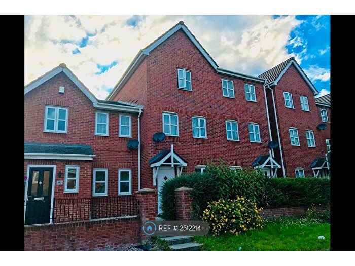 4 Bedroom Semi-Detached House To Rent In Aspenwood Drive, Manchester, M9