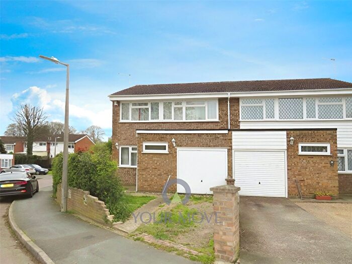 4 Bedroom Semi-Detached House To Rent In Cleves Road, Hemel Hempstead, Hertfordshire, HP2