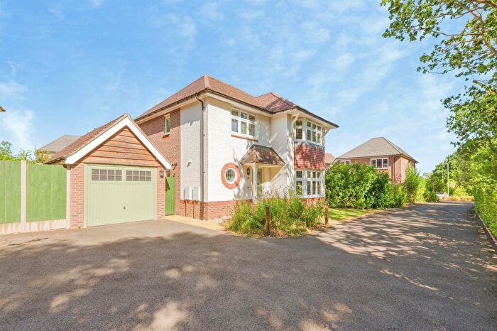 3 Bedroom Detached House For Sale In Alton Close, Amington, Tamworth, B77