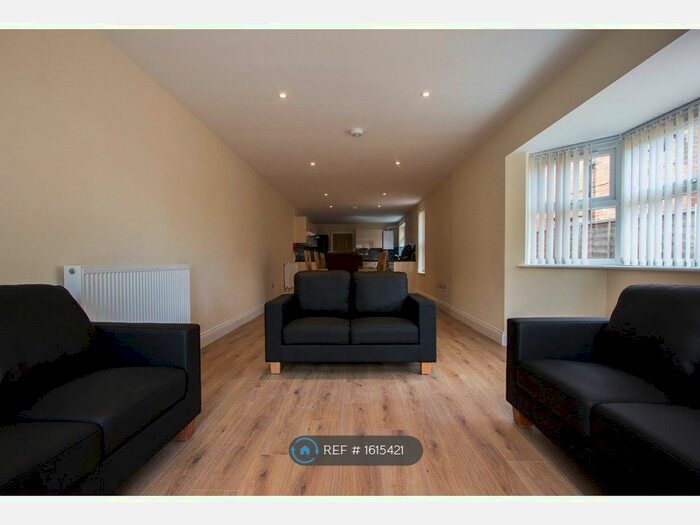 6 Bedroom Semi-Detached House To Rent In Wilton Avenue, Southampton, SO15