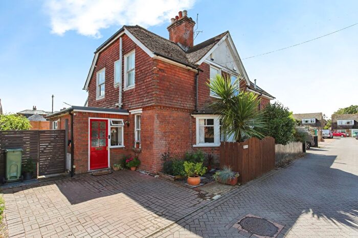 3 Bedroom Semi Detached House For Sale In Western Avenue, Hawkhurst, Cranbrook, Kent, TN18