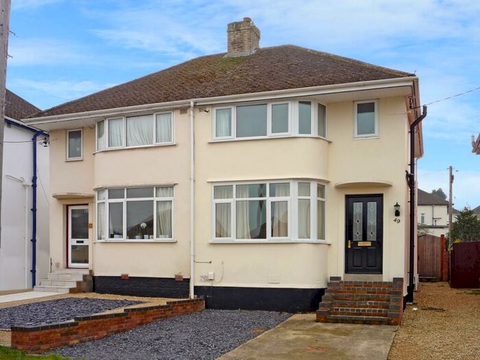 3 Bedroom Semi-Detached House To Rent In Montagu Road, Botley, OX2