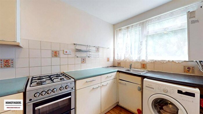 2 Bedroom Apartment For Sale In Carnarvon Road, Stratford, E15